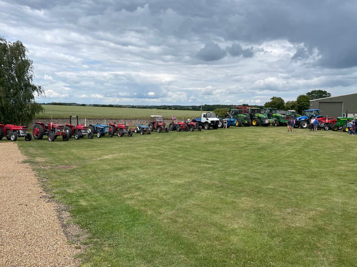 Vintage tractor run in Ovington yesterday 🚜A wonderful showcase of farming history #vintagetractors #farming