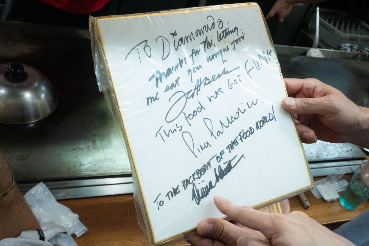 広島4.14
ありがとうございました！
気付かぬ間に11年振りだったそうです

downyは現体制でのライブセットが
身体に染み込んで爆烈してると思う

昨日はライブ中やっと『楽しい！』と
感じた。
東京も良いライブになると思う

昨夜はホント久々にメンバーで打ち上げ
聖地巡礼して来ました

生きてる