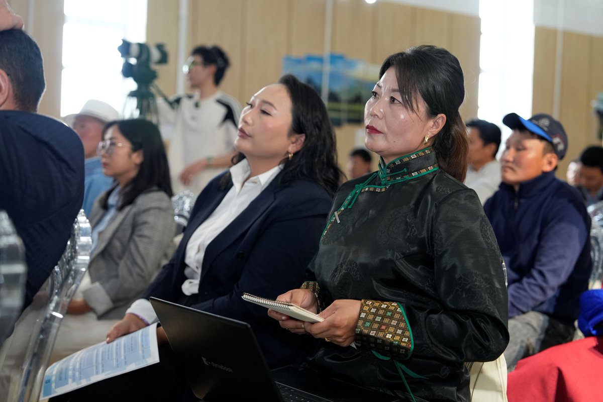 🌱Mongolian young herders, researchers and land advocates gathered in Dundgovi to discuss climate challenges and share sustainable land restoration best practices

Read more: 
🇲🇳bit.ly/3ZyujT5
🇬🇧bit.ly/3FXXc4r
#youth4land #united4land