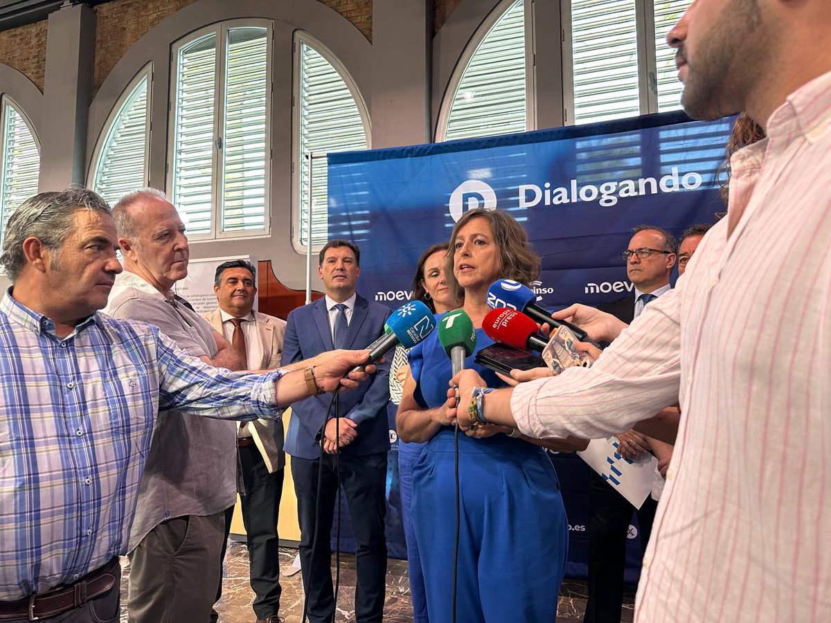 🎥🌿 La consejera de <a href="/MedioAmbAND/">Consejería de Sostenibilidad y Medio Ambiente</a>, <a href="/LinaGarcia_AND/">Catalina García</a>, atiende a los medios y da la bienvenida a los asistentes en esta nueva edición de #DialogandoHuelva💬, centrada en el medio ambiente y la sostenibilidad.

📍Todo listo para empezar
🔗 dialogando.es

#DialogandoCatalina
