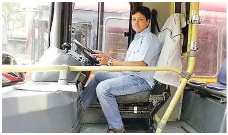 SLSVPurpose's tweet image. Wheels of change: Telangana tribal woman Saritha becomes RTC’s first female driver

soundnlight.in/wheels-of-chan…

#SLSV #SLSVIndia #WheelsOfChange #SarithaMakesHistory #WomenInTransport #BreakingBarriers #TelanganaPride #RTCFirstFemaleDriver #EmpoweredWomen #TribalWomenRise