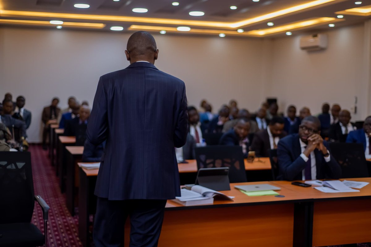 Tribune : Une réforme bancaire décisive pour la relance économique de la RDC

Hier, dimanche 15 juin 2025, l’Assemblée nationale a marqué un tournant décisif pour l’économie nationale en adoptant, à une majorité écrasante (354 voix sur 363 votants), la loi modificative de la loi