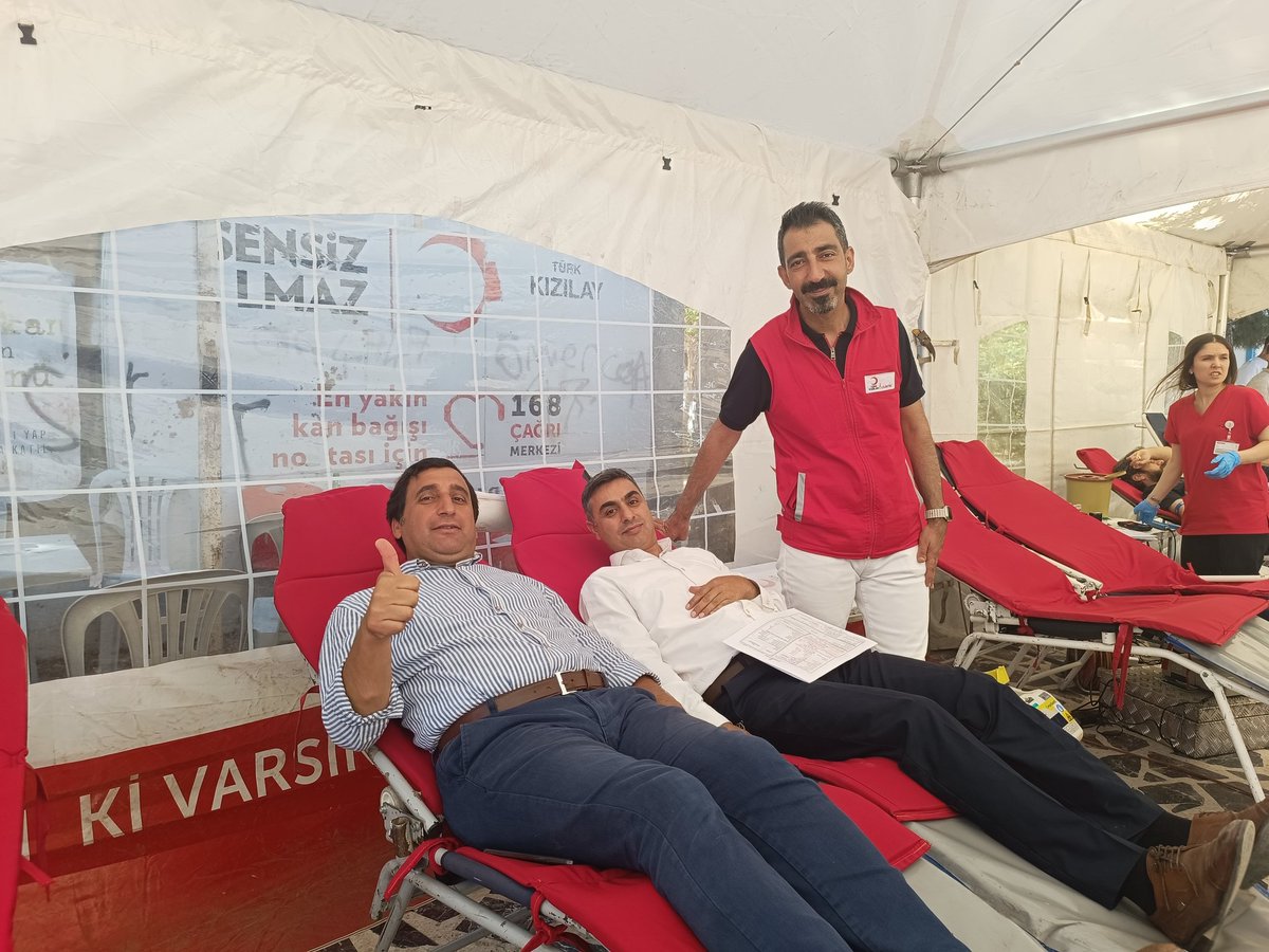 📢 KAN BAĞIŞI HAYAT KURTARIR!

İlçemizde "Candan Bağlıyız" sloganıyla Türk Kızılayı tarafından düzenlenen kan bağışı kampanyasının ilk gününde İlçe Milli Eğitim Müdürümüz ve şube müdürlerimizle birlikte bağış noktasını ziyaret ederek destek verdik.

📌 Tüm öğretmenlerimizi,