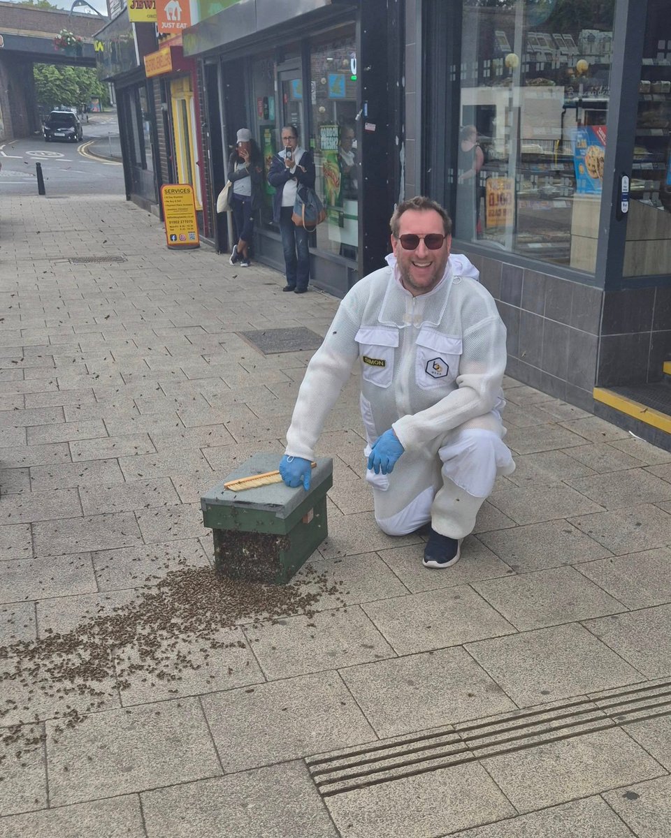 Simon Emms (@mrsimonemms) on Twitter photo I just found this photo of me collecting the swarm from Saturday.
I look so fucking cool I just found this photo of me collecting the swarm from Saturday.
I look so fucking cool