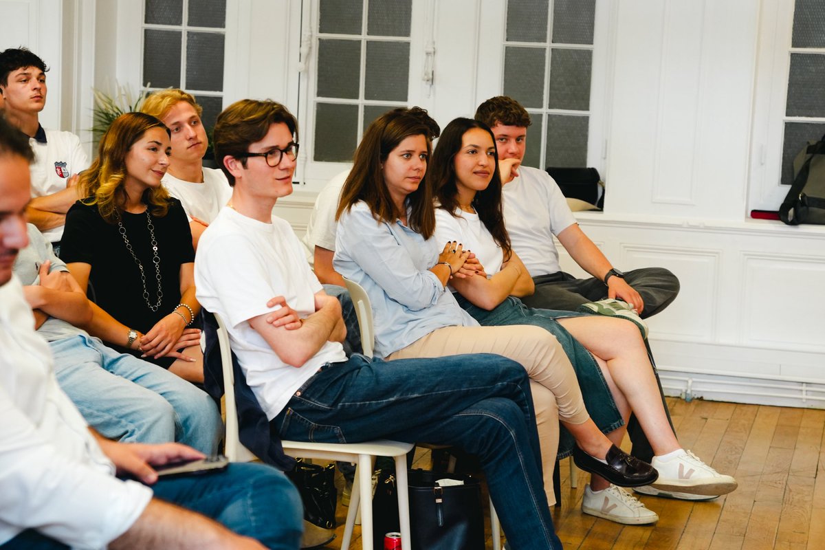 Audrey Lyonnet (@audreylyonnet) on Twitter photo Les @JeunesMacronARA : des talents, des convictions, des futurs candidats et une famille.
Aux côtés de <a href="/priscathevenot/">Prisca THEVENOT</a>, <a href="/trudigoz/">Thomas Rudigoz</a>, <a href="/SarahPeillon/">Sarah Peillon</a>, <a href="/Ambroise_Mejean/">Ambroise Méjean</a> et <a href="/AllanBouamrane/">Allan Bouamrane 🇪🇺</a> nous avons parlé municipales ! Les @JeunesMacronARA : des talents, des convictions, des futurs candidats et une famille.
Aux côtés de <a href="/priscathevenot/">Prisca THEVENOT</a>, <a href="/trudigoz/">Thomas Rudigoz</a>, <a href="/SarahPeillon/">Sarah Peillon</a>, <a href="/Ambroise_Mejean/">Ambroise Méjean</a> et <a href="/AllanBouamrane/">Allan Bouamrane 🇪🇺</a> nous avons parlé municipales !