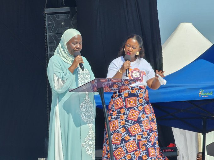 kajambiyamusic's tweet photo. This woman earned my respect.
Gave a powerful speech and didn’t digress into any political talk - kept with the theme of the event.

Other politicians once they get a mic “if you don’t vote NRM, you won’t breathe.”
“Museveni is bad, he has stopped grasshoppers from flying” 🙄 https://t.co/TaNqk1W4UW