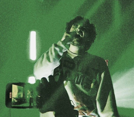 Poliegone's tweet photo. Living in my soul like mold in one's walls. Silent. Spreading. Every time I close my eyes I see his neon smile, hear voices soaked in sweet sickness. I feel nauseated at the sugar high, I scream his name in an empty room and call it closure. And he still resides in the ruins. https://t.co/7GgGqicYaw