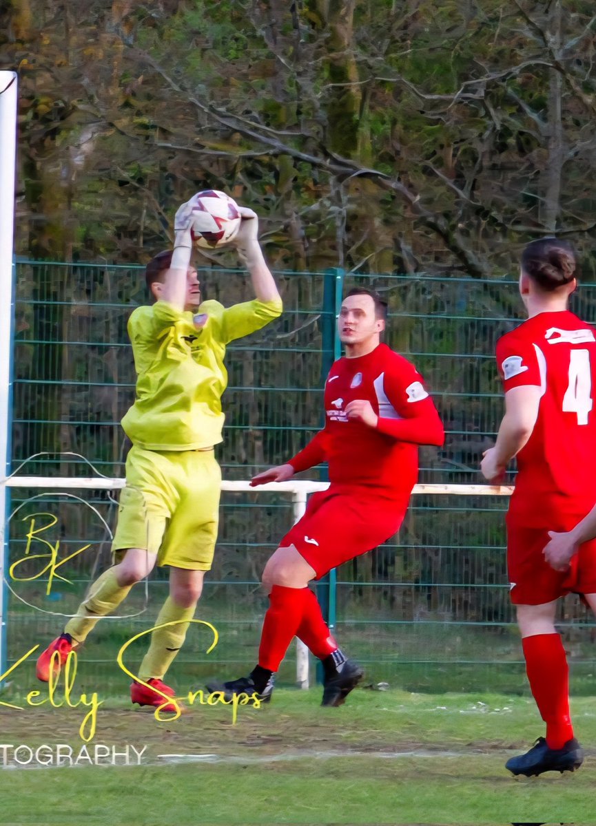 Happy Birthday Alex Adshead! Best way to celebrate your Birthday? First training session of the season😉 Have a great day! 🔴⚪️