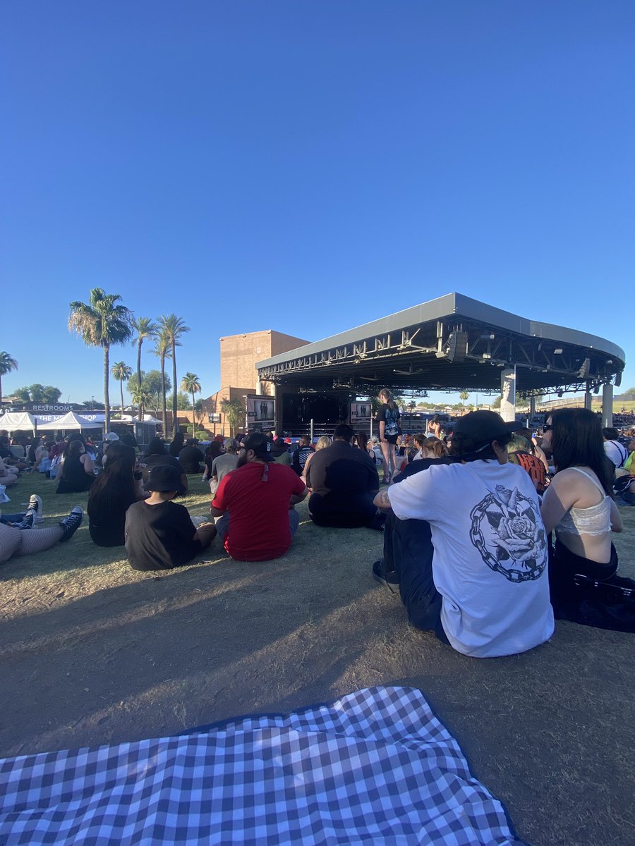shidneyyy's tweet photo. ptv concert :p https://t.co/1qbUpAQNgG