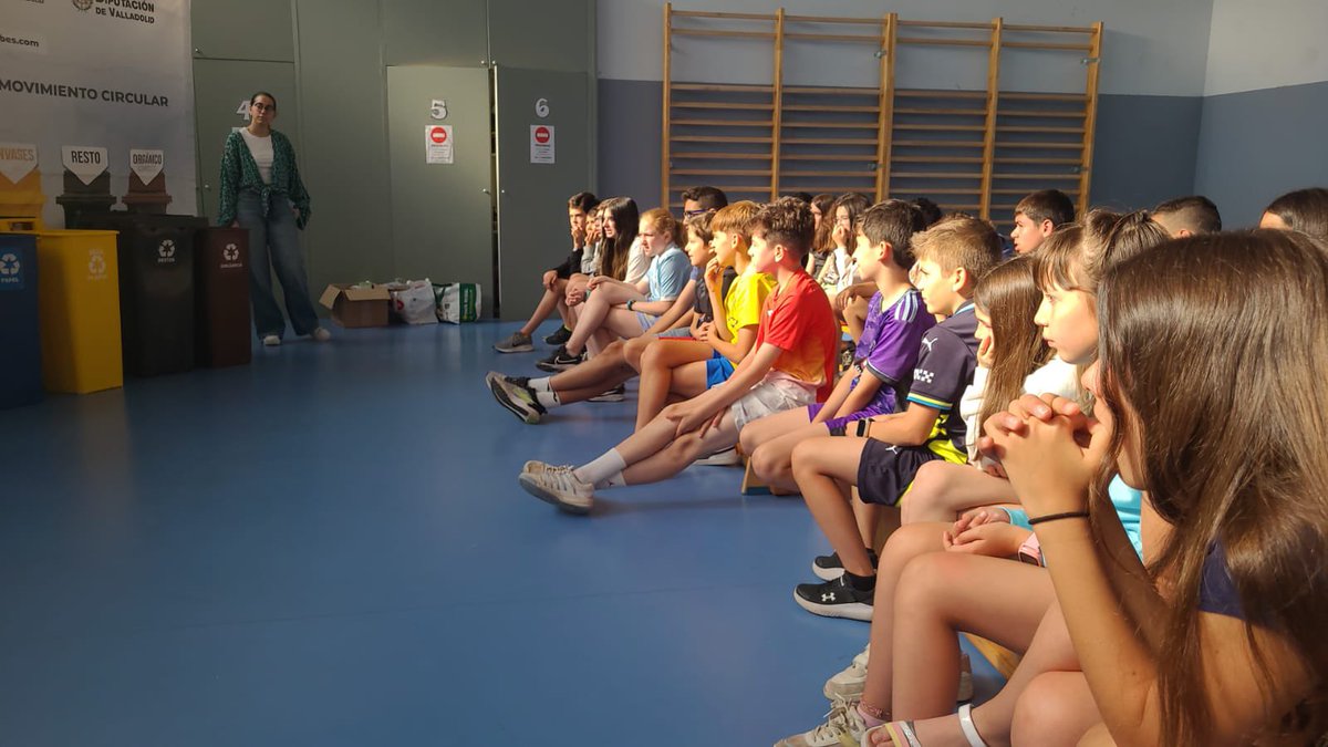 CEIPELVIRA's tweet image. Hoy reciclamos con ECOEMBES!! Recicla y únete al movimiento circular #yosoydelelvira #megustamicole