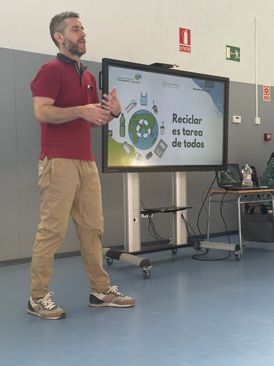 CEIPELVIRA's tweet image. Hoy reciclamos con ECOEMBES!! Recicla y únete al movimiento circular #yosoydelelvira #megustamicole