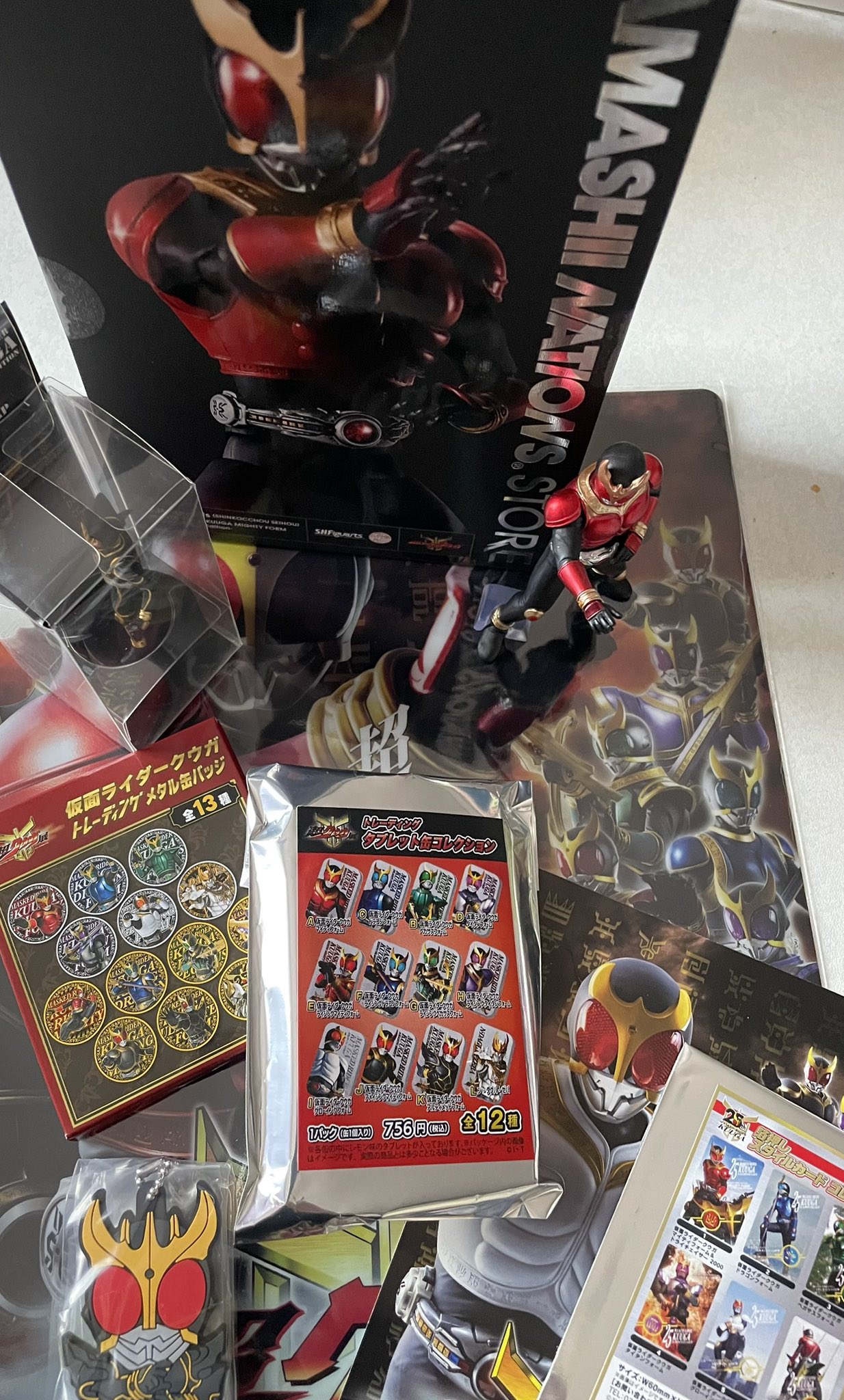 年末のプロモーション 仮面ライダークウガ 超クウガ展 BOX（セット販売 メタル缶バッジ ピンズ・ピンバッジ・缶バッジ