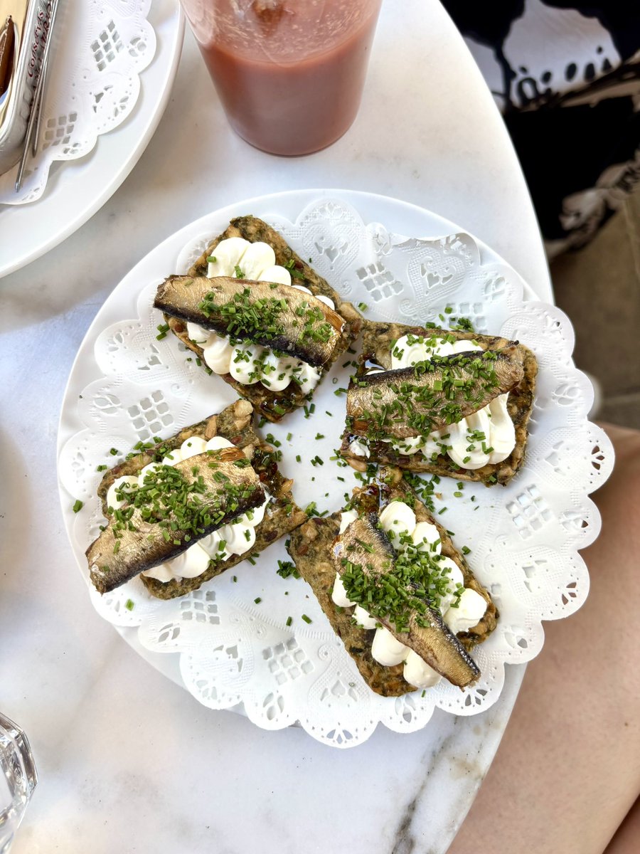 lisavoc's tweet image. Reminder an mich: ich muss lernen, wie man so ein mega geiles Knäckebrot macht, nicht so trocken wie das was man bei uns bekommt, sondern zu 95% bestehend aus Saaten &amp;amp; Kernen 🫶😍
