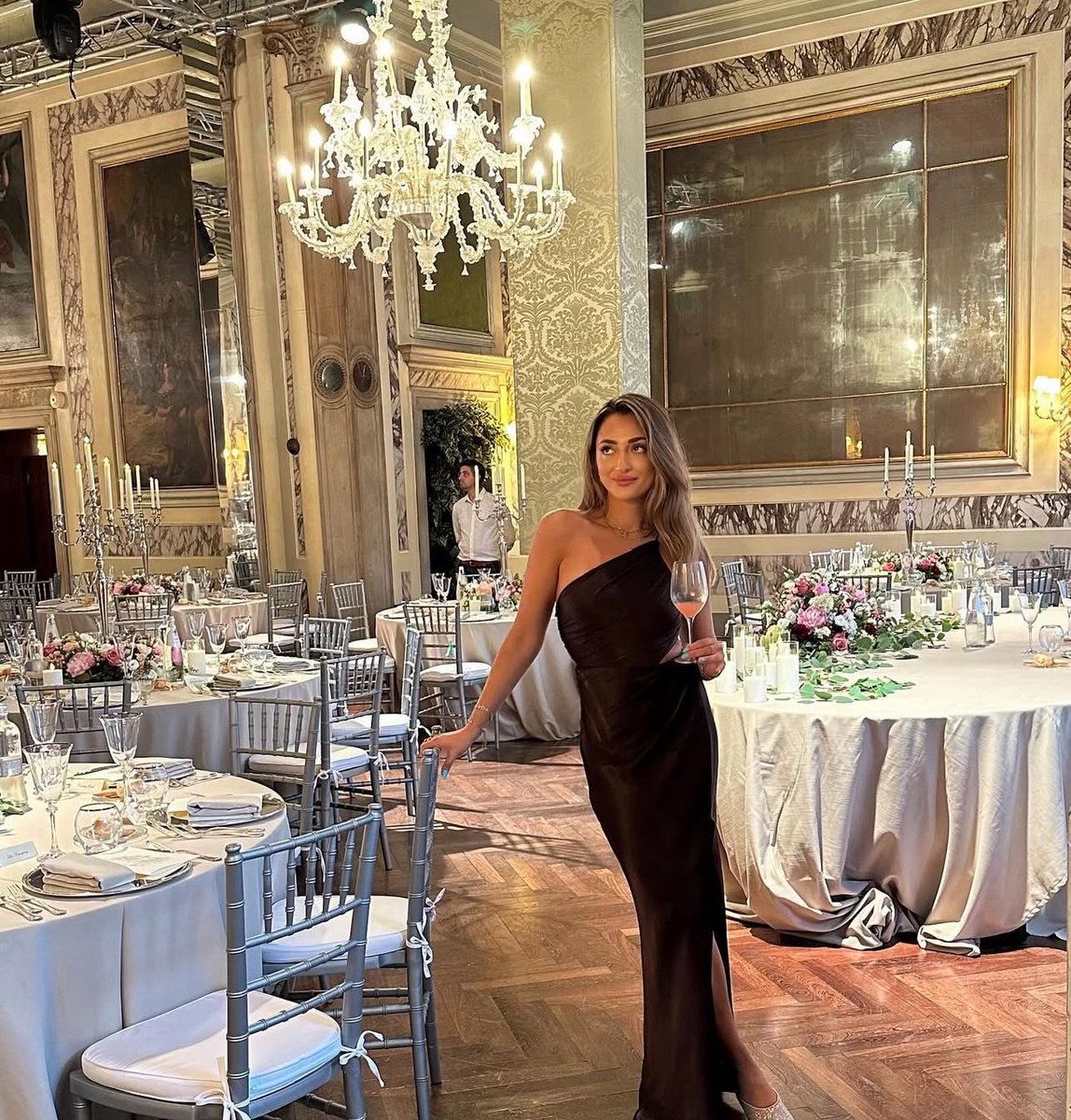 Send a dm if you want to live a luxurious lifestyle 🥰☺️