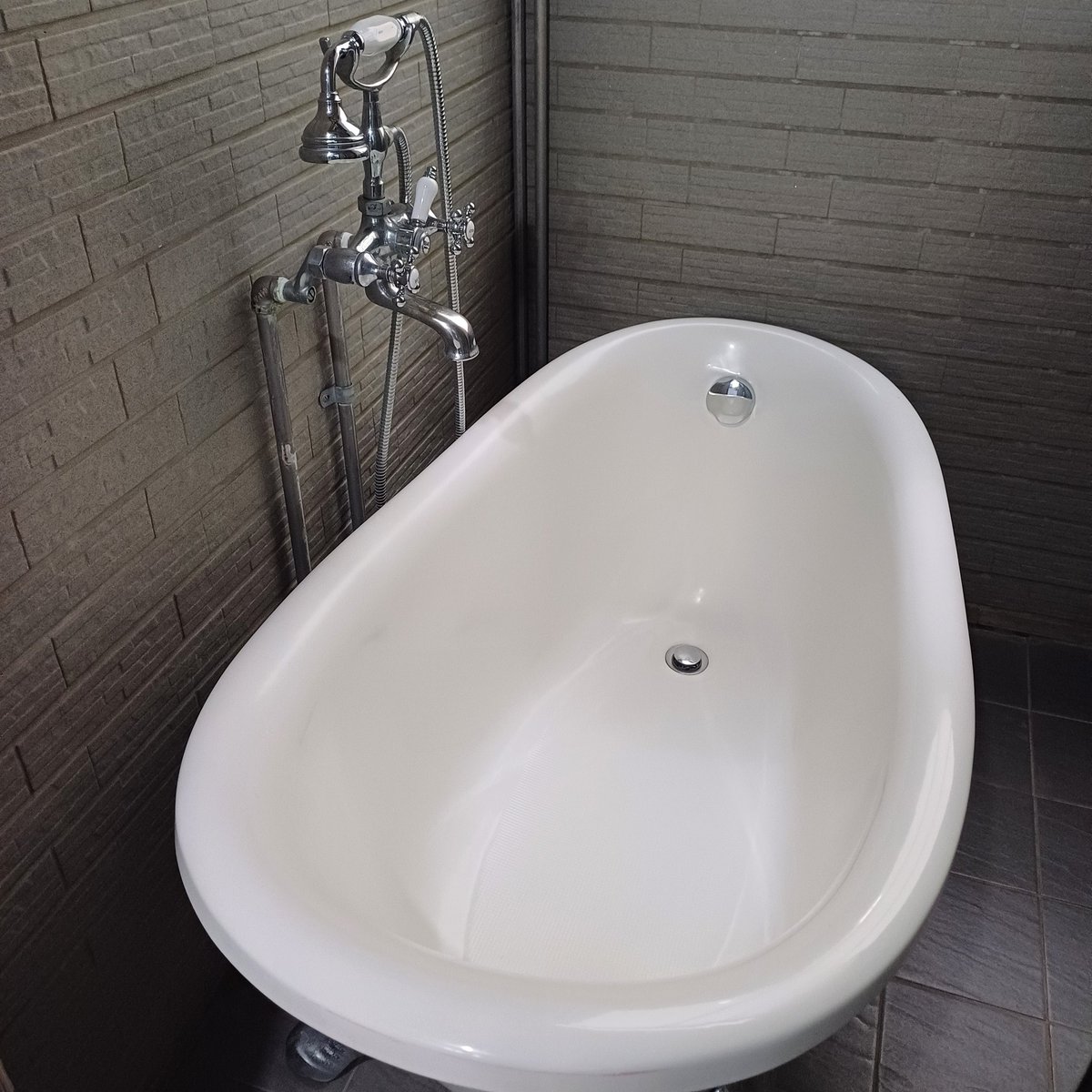 到台南囉~~
要一起泡澡嗎😊😊

#按摩 #台南 #情慾按摩 #指壓 #油壓