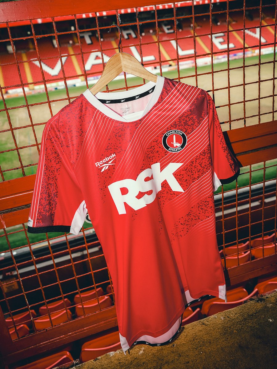 CAFCofficial's tweet photo. Up close 😍

#cafc | @Reebok https://t.co/w5MV0JfZvT