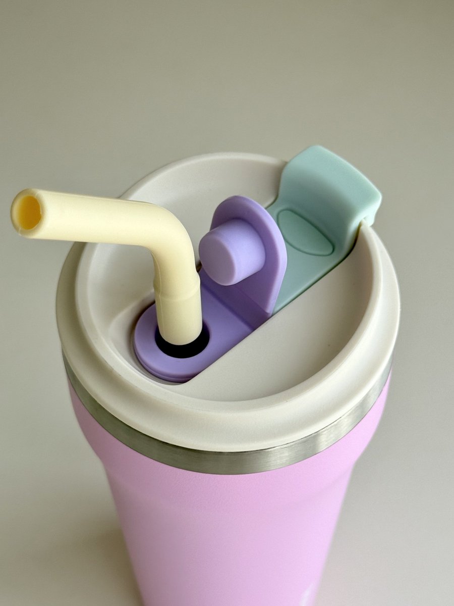 PUNTEN...TUMBLER HARGA JUTAAN MINGGIR DULU, punya lokal brand mau lewat 🙏🏻

kata gw kl cari tumbler lokal plis lirik punya ROSCA kualitasnya oke bgt apalagi buat es batu &amp; air panas super duper awet tahan lama pula 😭💗

kalau beli dapet straw &amp; pembersihnya juga 👌🏻