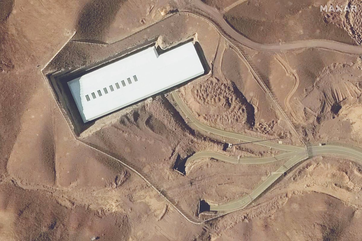 Rédaction de France Culture (@fc_actu) on Twitter photo 🇮🇱 🇮🇷 Israël va-t-il neutraliser complètement le programme nucléaire iranien ? 
Le site d'enrichissement d'uranium de Fordo, enfoui dans une montagne au sud de Téhéran, sera "le test ultime" de la puissance aérienne israélienne. 
Avec l'aide 🇺🇸? #RDPI radiofrance.fr/franceculture/… 🇮🇱 🇮🇷 Israël va-t-il neutraliser complètement le programme nucléaire iranien ? 
Le site d'enrichissement d'uranium de Fordo, enfoui dans une montagne au sud de Téhéran, sera "le test ultime" de la puissance aérienne israélienne. 
Avec l'aide 🇺🇸? #RDPI radiofrance.fr/franceculture/…
