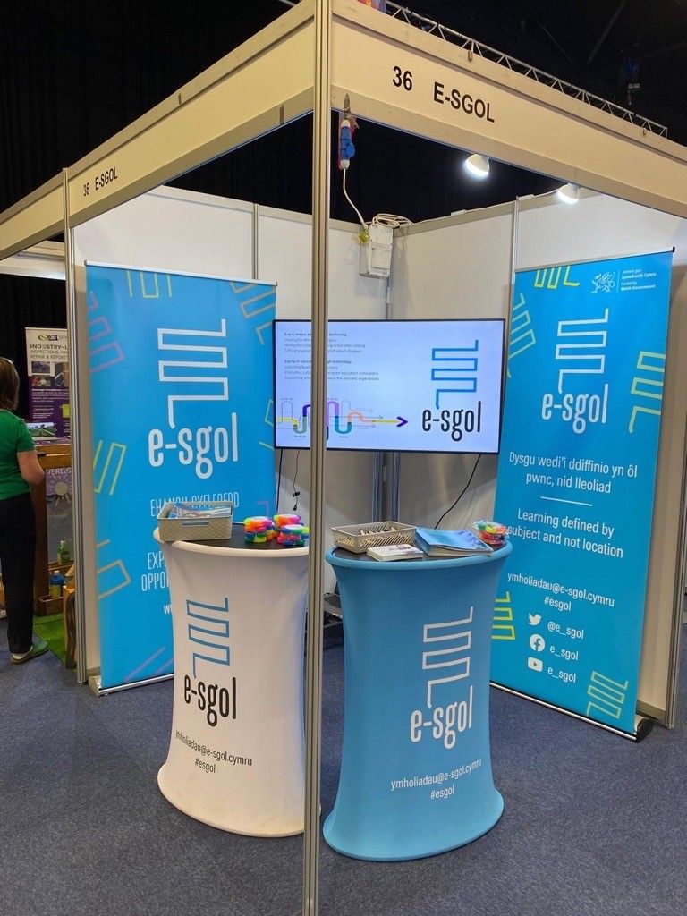 e-sgol (@e_sgol) on Twitter photo Diwrnod gwych o rwydweithio, cydweithio a rhannu syniadau yn y <a href="/SioeAddysg/">Sioe Addysg Genedlaethol</a> yn Llandudno!
A great day of networking, collaboration and sharing of ideas at the @NationalEdShow in Llandudno! Diwrnod gwych o rwydweithio, cydweithio a rhannu syniadau yn y <a href="/SioeAddysg/">Sioe Addysg Genedlaethol</a> yn Llandudno!
A great day of networking, collaboration and sharing of ideas at the @NationalEdShow in Llandudno!
