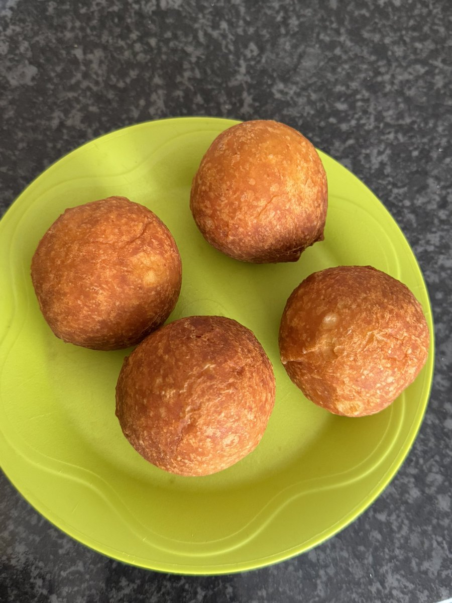 I'm such a simple man😋😀