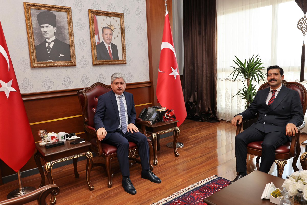 Mülkiye Müfettişi Abdulselam Öztürk, Valimiz Sayın Rahmi Doğan’ı makamında ziyaret etti.