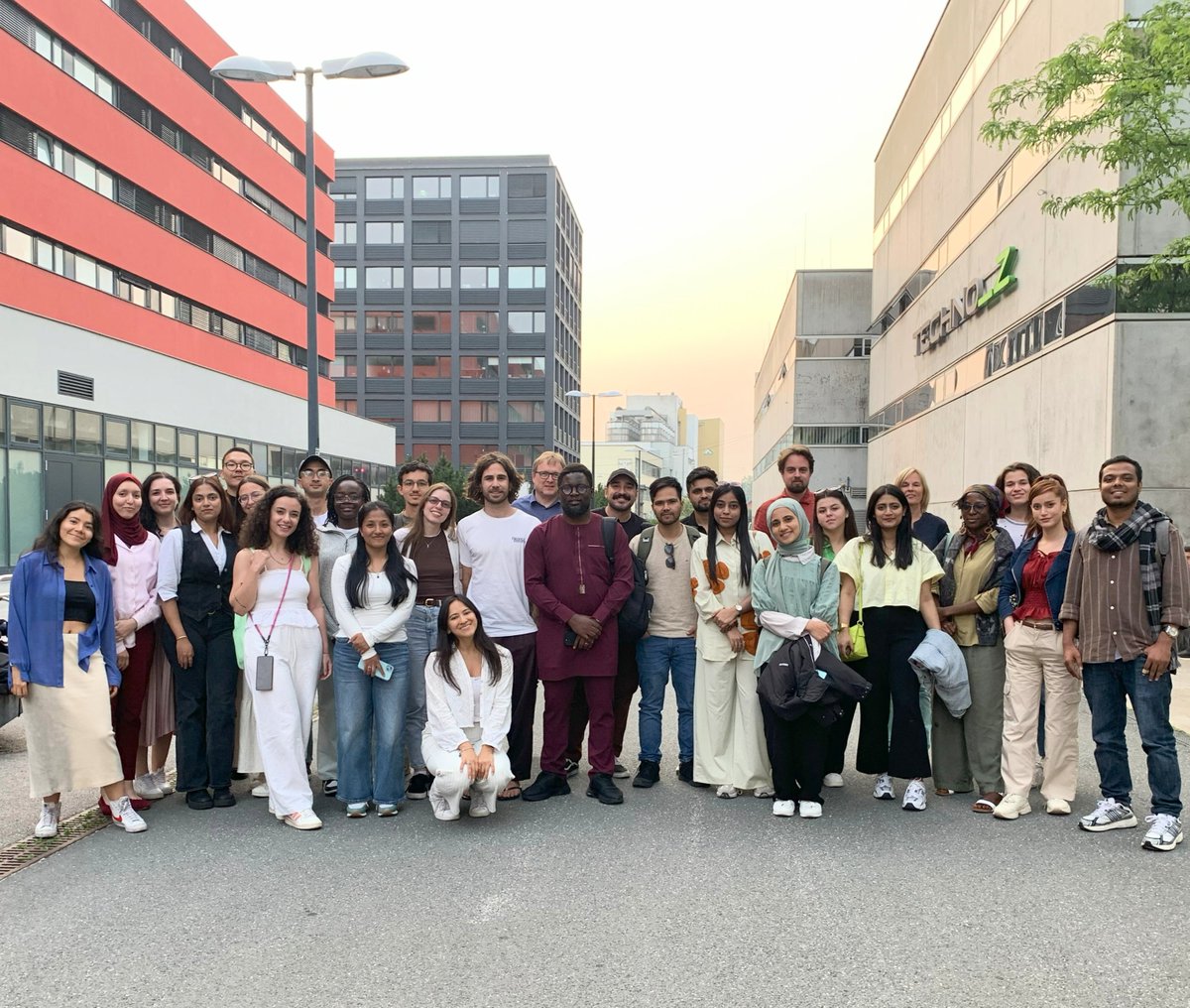 MSc_CDE's tweet image. &gt;#Copernicus in #Austria&lt; Last week #students #universitätsalzburg @Z_GIS1 had the opportunity to visit #EODC and #Umweltbundesamt Environment Agency Austria in Vienna. #Kudos to the presenters for sharing insights of the EU space programme &amp; its implementation in Austria 👏