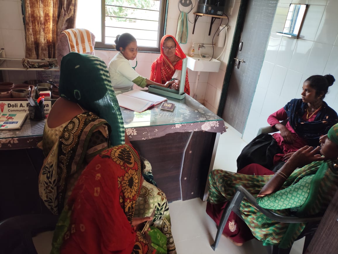 Dsbcc_jamnagar's tweet image. જામજોધપુર તાલુકાના આયુષ્યમાન આરોગ્ય મંદિર પાટણ ની આરોગ્ય ટીમ દ્વારા હાઇપરટેન્શન દિવસ જનજાગૃતિ અભિયાન ભાગરૂપે હાઇપરટેન્શન વિષે લોકોને માર્ગદર્શન અપાયું તેમજ આરોગ્ય તપાસ કરવામાં આવી અને આરોગ્ય ટીમ અને આશા બહેનો દ્વારા રંગોળી દોરવામાં આવી.
#HypertensionAwareness #HypertensionDay
