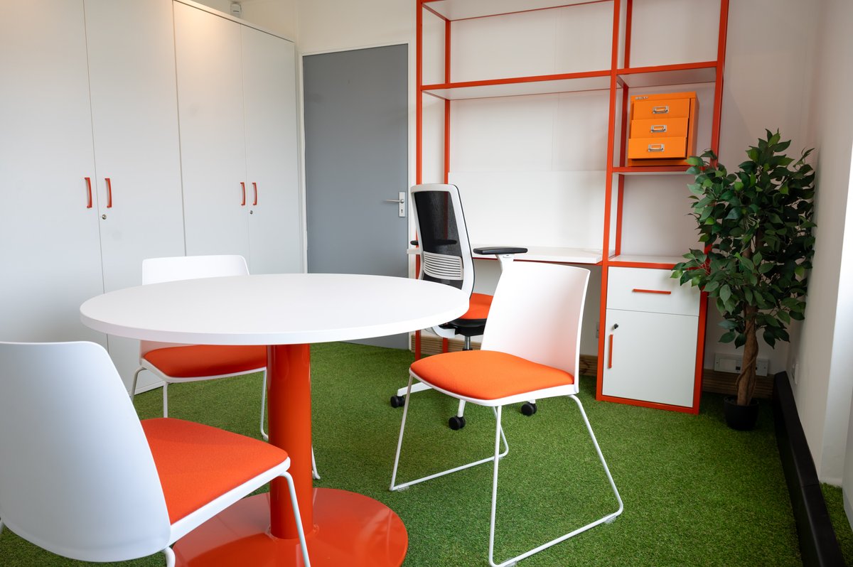 Chrisbeon (@chrisbeon) on Twitter photo Setting up a new office?
Here are five common mistakes to avoid:
1️⃣ Not enough storage
2️⃣ Choosing style over comfort
3️⃣ No layout flexibility
4️⃣ Ignoring acoustics
5️⃣ Not planning for growth
Contact us on sales@chrisbeon.co.uk
#OfficeDesign #WorkspacePlan Setting up a new office?
Here are five common mistakes to avoid:
1️⃣ Not enough storage
2️⃣ Choosing style over comfort
3️⃣ No layout flexibility
4️⃣ Ignoring acoustics
5️⃣ Not planning for growth
Contact us on sales@chrisbeon.co.uk
#OfficeDesign #WorkspacePlan
