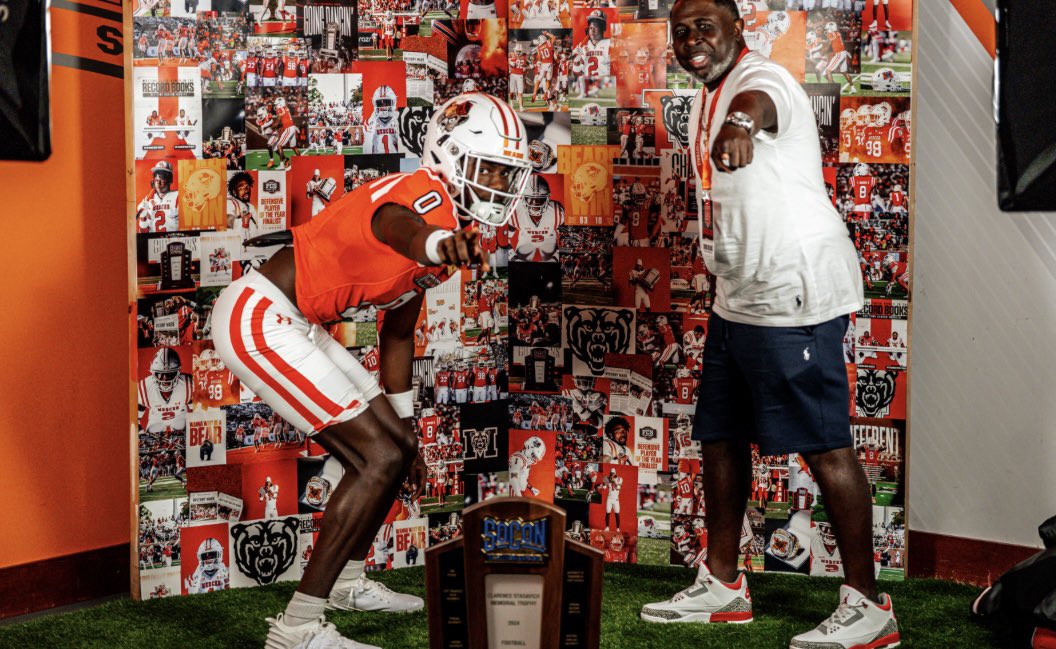 ModYaboi's tweet image. Great OV At @MercerFootball This Weekend Lot Of Love Showed And Felt ! 🐻@_CoachVega
@BillinsChris