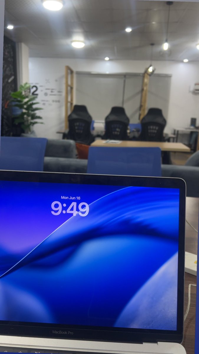 zainah_777's tweet image. &quot;It&apos;s Monday! New week, new achievements, let&apos;s crush our goals! 💪 #MondayMotivation #NewWeekNewVibes&quot;