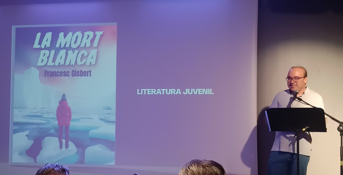 🏆🐟 La nostra enhorabona i felicitat compartida amb @francescgisber1, guanyador del Premi Samaruc en la categoria juvenil per la novel·la 'La mort blanca'.  europapress.es/comunitat-vale…