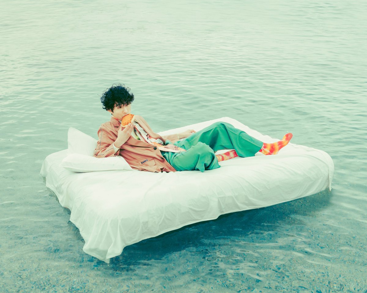 mikiki_tokyo_jp's tweet photo. 【インタビュー公開!】
Qnel × Cosmic MauveのコラボEP『SPACE CANDY』が配信中
Natsudaidaiヨウと歌う〈夏三銃士〉な話題曲も収めた本作🏄
その制作背景は? テーマは〈宇宙食〉?🚀
記事はこちら🔗https://t.co/KyD309oVEq
#Qnel #CosmicMauve #SPACECANDY #Natsudaidai #ヨウ
@Q_n_e_l @CosmicMauve_ @youuta____ @_natsudaidai__ @rallyelabel @ssm_official__