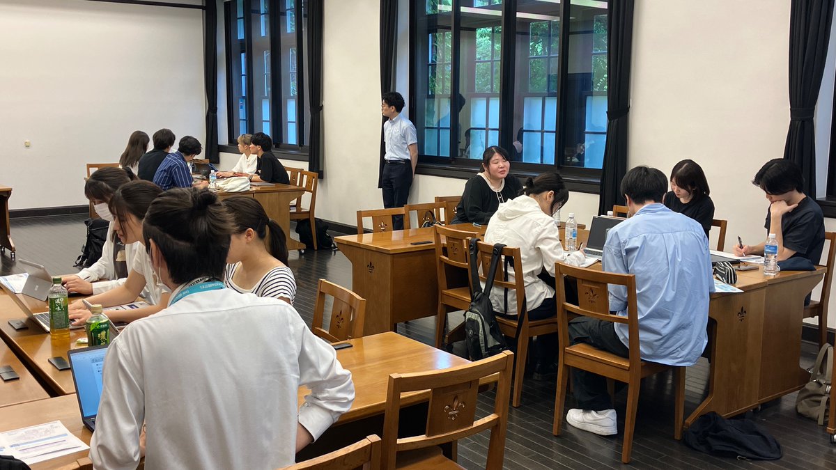infoictj's tweet image. 情報労連は、学生に「働くこと」のリアルを知ってもらうために、若手社会人と意見を交わす「明日知恵塾」を開催しています。今回は立教大学、首藤先生のゼミを伺い”副業・兼業の実態”や"管理職・キャリア形成"等をテーマに質疑応答を交わし、「働くこと」に関するリアルを感じてもらいました。
