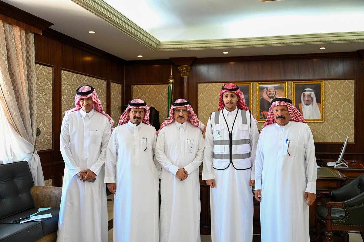 #تغطية | محافظ #حقل يستقبل قائد فريق درع للبحث والإنقاذ والإغاثة بمناسبة تكليفه. 
#تبوك