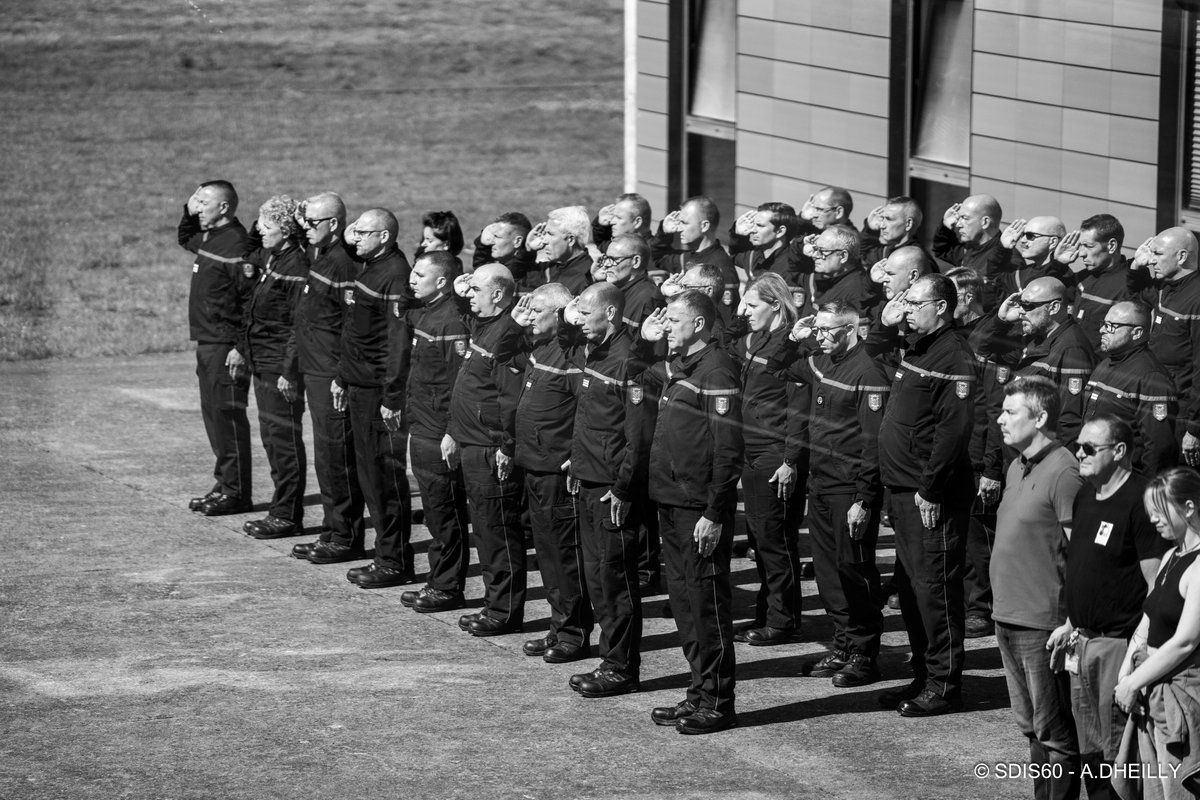 🇫🇷 Ce matin au SDIS de l'Oise, un hommage est rendu aux sergents Tangui Mosin et Maxime Prud’homme, pompiers <a href="/Sdis02/">SDIS de l'Aisne</a>  décédés en service commandé.
L'hommage a été présidé par le <a href="/Prefet60/">Préfet de l'Oise</a>.