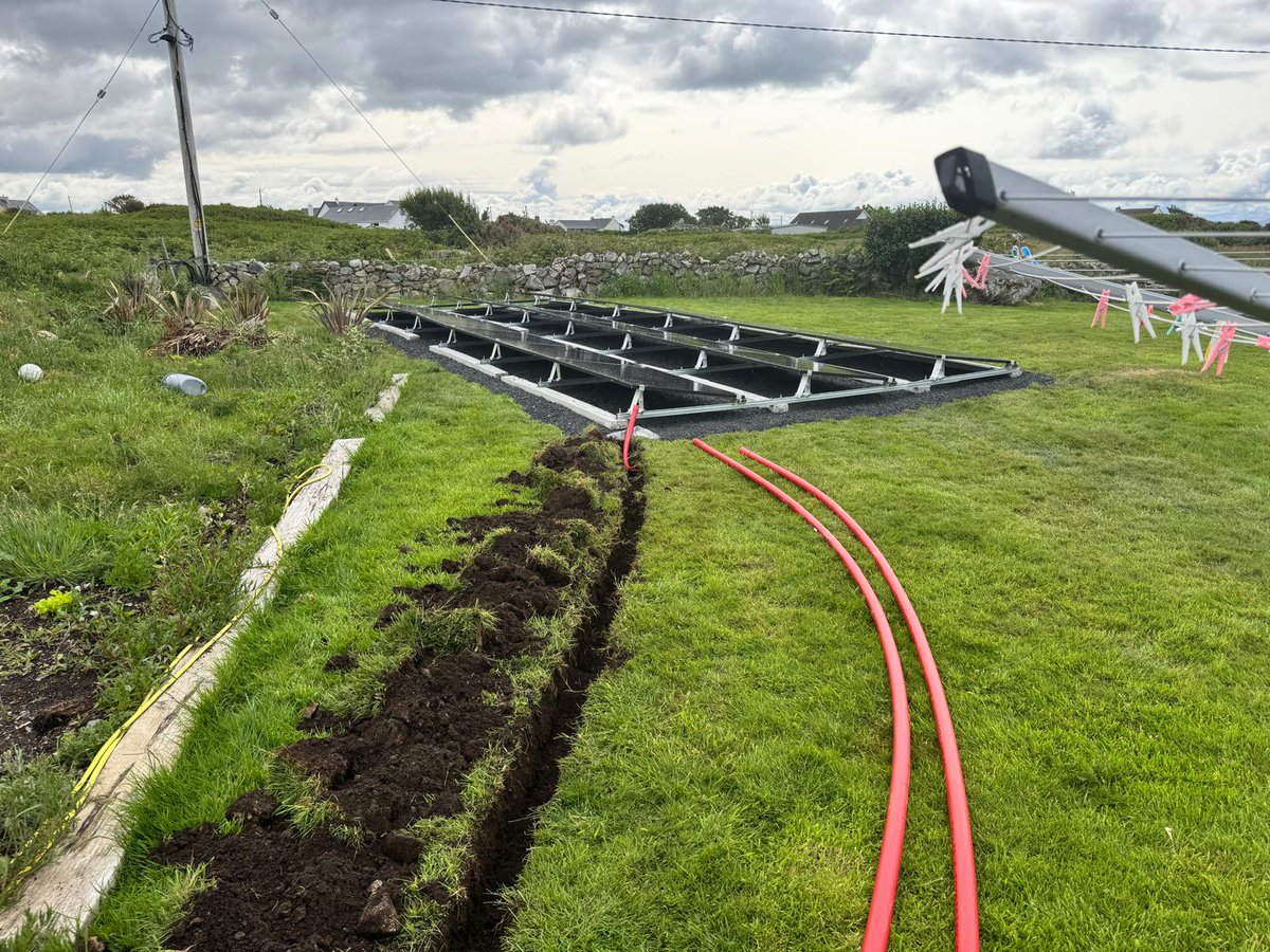 EnergiesSolar's tweet photo. ☀️ Going solar in Galway? Elite Energi now installs Ground Mounted Solar Panels in An Spidéal! Ideal for homes, farms &amp; businesses with extra space.

✅ Save on bills
✅ Go green
✅ Boost efficiency

DM us for a free site check! 🌱⚡
#SolarGalway #EliteEnergi #AnSpidéal https://t.co/SIhZ6gTJon