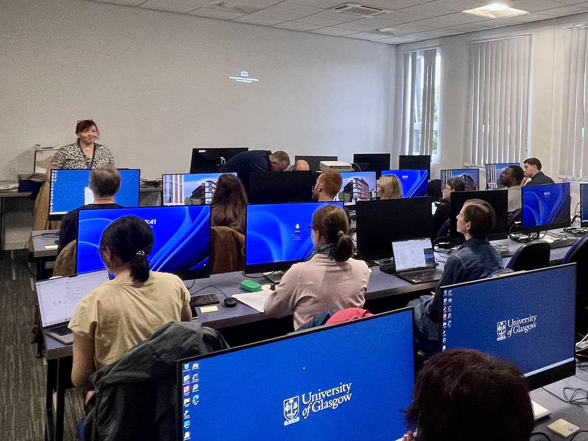 CVRbioinfo's tweet image. As the collaborating centre of @WOAH, we’re thrilled to launch our 8th annual course on viral bioinformatics & genomics! Welcome speech by @CVRinfo director @emcat1 & head of Bioinformatics @robertson_lab 🧬📊 #bioinformatics #genomics
