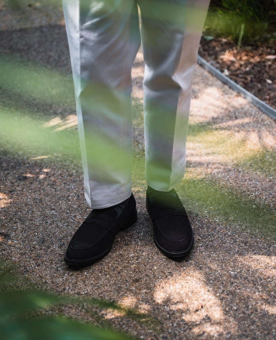 JohnWhiteShoes's tweet photo. Soft suede. Strong presence. π
The Banff Loafer meets sharp trousers for the perfect smart-casual stride.
#JohnWhiteShoes #BanffLoafer #MenswearStyle #StepInConfidence https://t.co/dyX1me5b4p