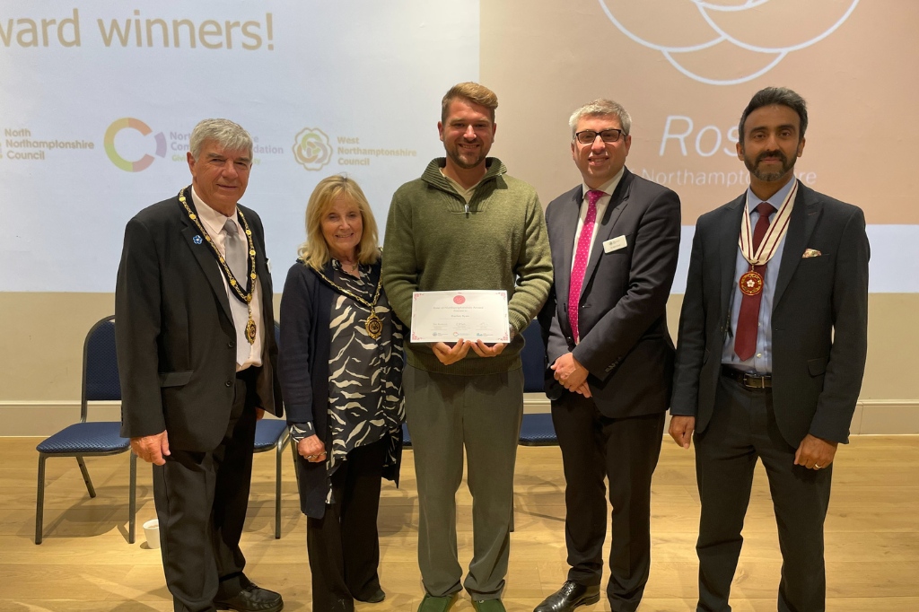 UniofNorthamptonNews (@uninhantsnews) on Twitter photo Congratulations to <a href="/DrDecRyan/">Dr Declan Ryan PhD</a> who has been awarded a Rose of #Northamptonshire by Northamptonshire Community Foundation 👏
He received this award in recognition of his commitment to the local community through enhancing grassroots sport <a href="/OfficialOldCC/">Old Cricket Club</a> 🏏
bit.ly/400h7qg Congratulations to <a href="/DrDecRyan/">Dr Declan Ryan PhD</a> who has been awarded a Rose of #Northamptonshire by Northamptonshire Community Foundation 👏
He received this award in recognition of his commitment to the local community through enhancing grassroots sport <a href="/OfficialOldCC/">Old Cricket Club</a> 🏏
bit.ly/400h7qg