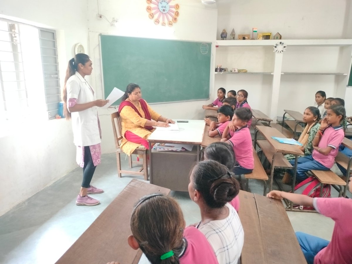 Dsbcc_jamnagar's tweet image. જોડિયા તાલુકાની આયુષ્યમાન આરોગ્ય મંદિર બેરાજાની આરોગ્ય ટીમ દ્વારા હાઇપરટેન્શન દિવસ ઉજવણી ભાગરૂપે બેરાજા શાળામાં બાળકોને માર્ગદર્શન આપી વિવિધ સ્પ્રધાનું આયોજન કરાયું અને બાળકોને ઈનામથી પ્રોત્સાહિત કરવામાં આવ્યા.
 #HypertensionDay #hypertension #schoolhealth