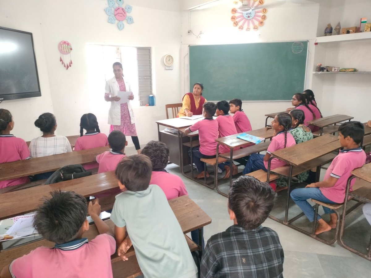 Dsbcc_jamnagar's tweet image. જોડિયા તાલુકાની આયુષ્યમાન આરોગ્ય મંદિર બેરાજાની આરોગ્ય ટીમ દ્વારા હાઇપરટેન્શન દિવસ ઉજવણી ભાગરૂપે બેરાજા શાળામાં બાળકોને માર્ગદર્શન આપી વિવિધ સ્પ્રધાનું આયોજન કરાયું અને બાળકોને ઈનામથી પ્રોત્સાહિત કરવામાં આવ્યા.
 #HypertensionDay #hypertension #schoolhealth