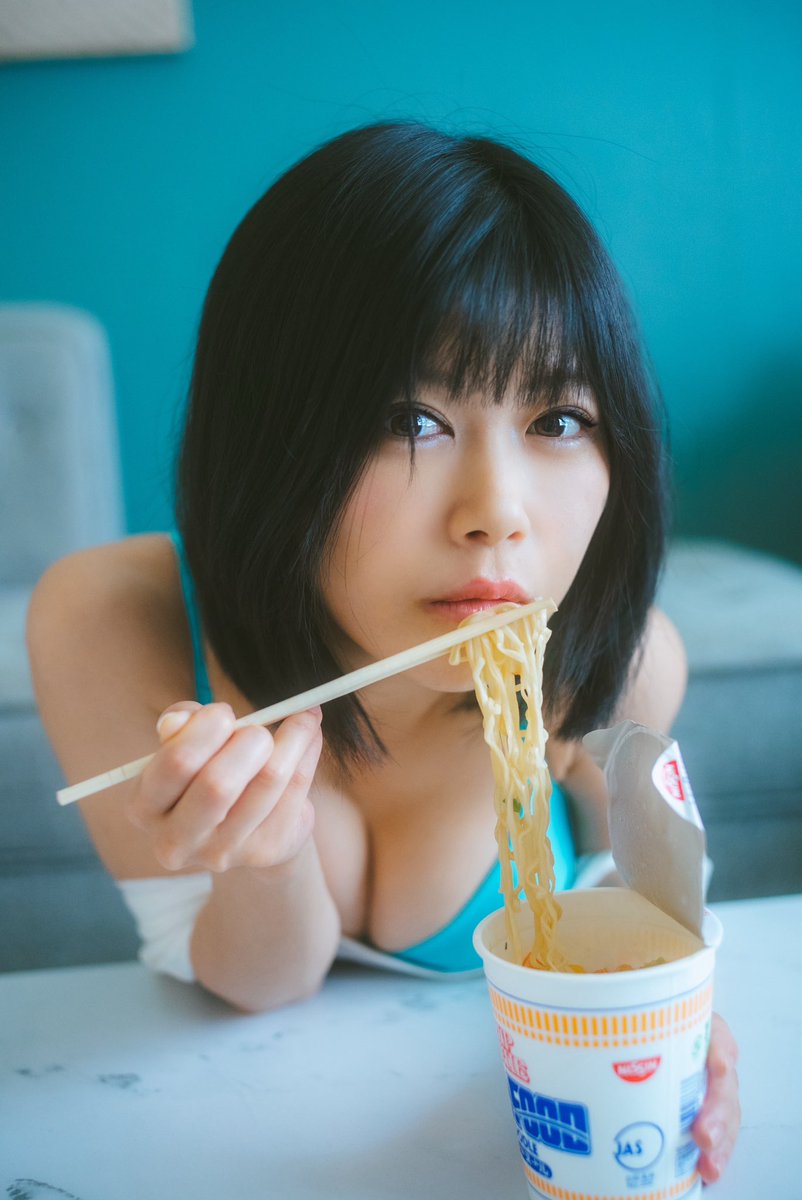 arh0v0's tweet photo. #ミスヤングチャンピオン2025決勝

【 対面カップヌードル 🍜　】

(いいね♡数競争中)
(1位になったら続きがみれる。。かも？) https://t.co/iSCbrtEq9d