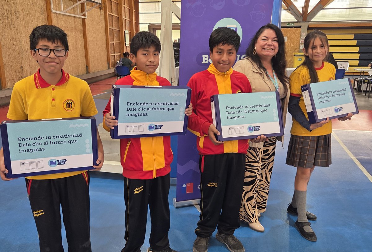 ChasquisDiario's tweet image. Más de 1.700 #computadores para #estudiantes de básica de #Arica y #Parinacota chasquis.cl/diario/page.ph…