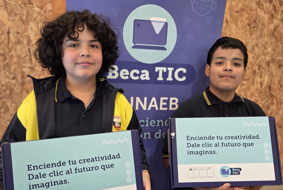ChasquisDiario's tweet image. Más de 1.700 #computadores para #estudiantes de básica de #Arica y #Parinacota chasquis.cl/diario/page.ph…