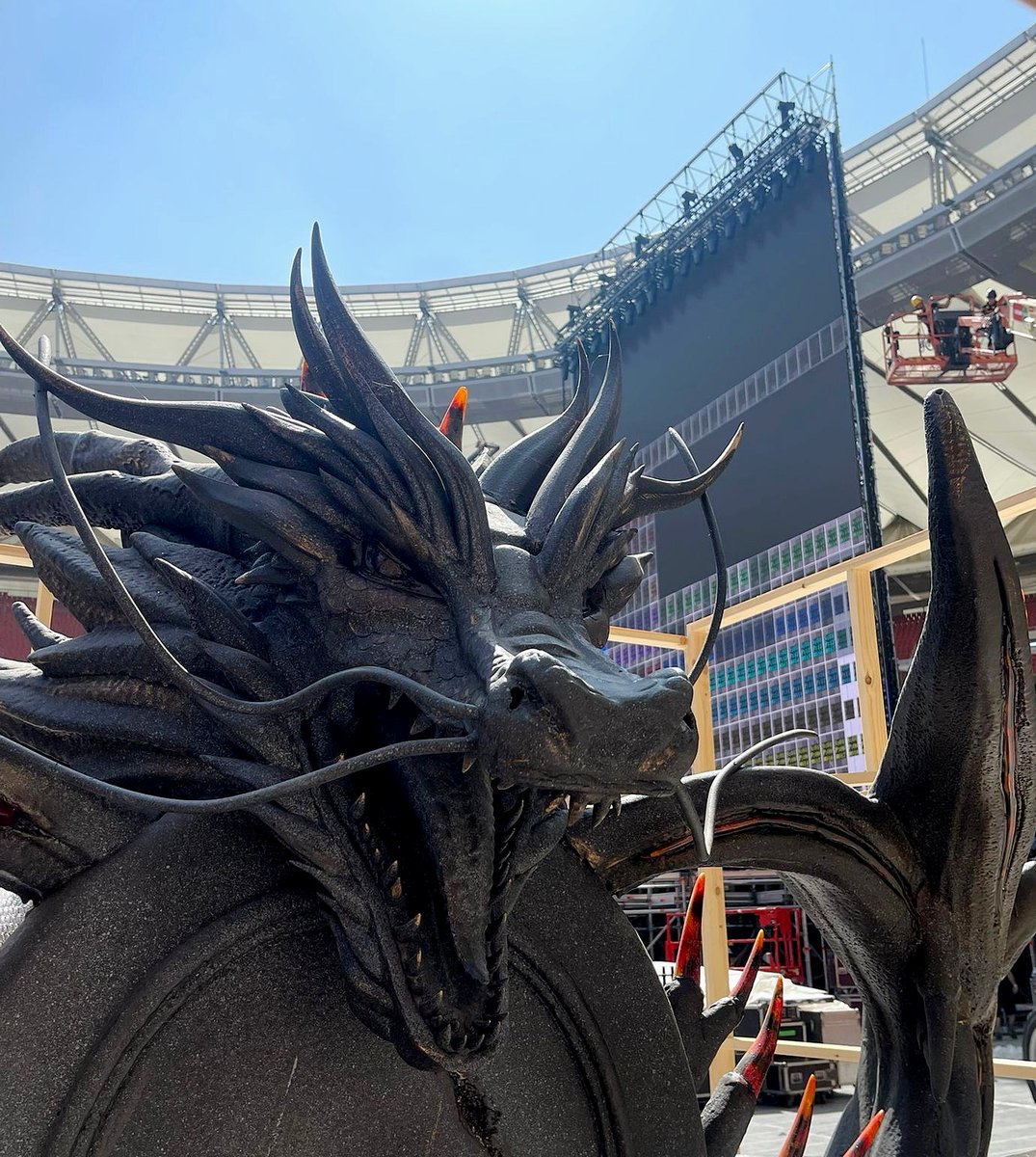 Artefactobiz's tweet image. Entre bambalinas con el montaje de nuestro dragón para @lolaindigomusic 

GRacias Mimi. A las órdenes del gran @JSDescenografo  

Buenos días, Colegas.

#artefactoescenografía #artefactoworkshop #lolaindigo #juansebastian #dragón #scultures #escultura #nosencantanuestrotrabajo