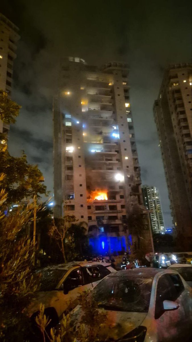 jjhavemann's tweet image. Es gibt wieder Tote und viele Verletzte von den Einschlägen heute Nacht.
Auch in Petach Tikva, wo ich viele Bekannte habe. 😔
Denen geht es gut aber sie haben die Einschläge gespürt.