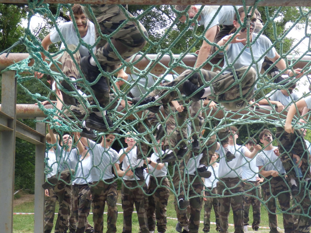 💥 On a rampé, sauté, glissé, crié… mais surtout, on l’a fait ENSEMBLE ! 💥   Chaque obstacle franchi, c’est une preuve de notre solidarité.   Pas juste une course, une aventure humaine. 
📷KD Sanah et Team Cadets
#cadetsdeladefense #gladiusrace <a href="/ENSOAOfficiel/">École nationale des sous-officiers d’active</a>