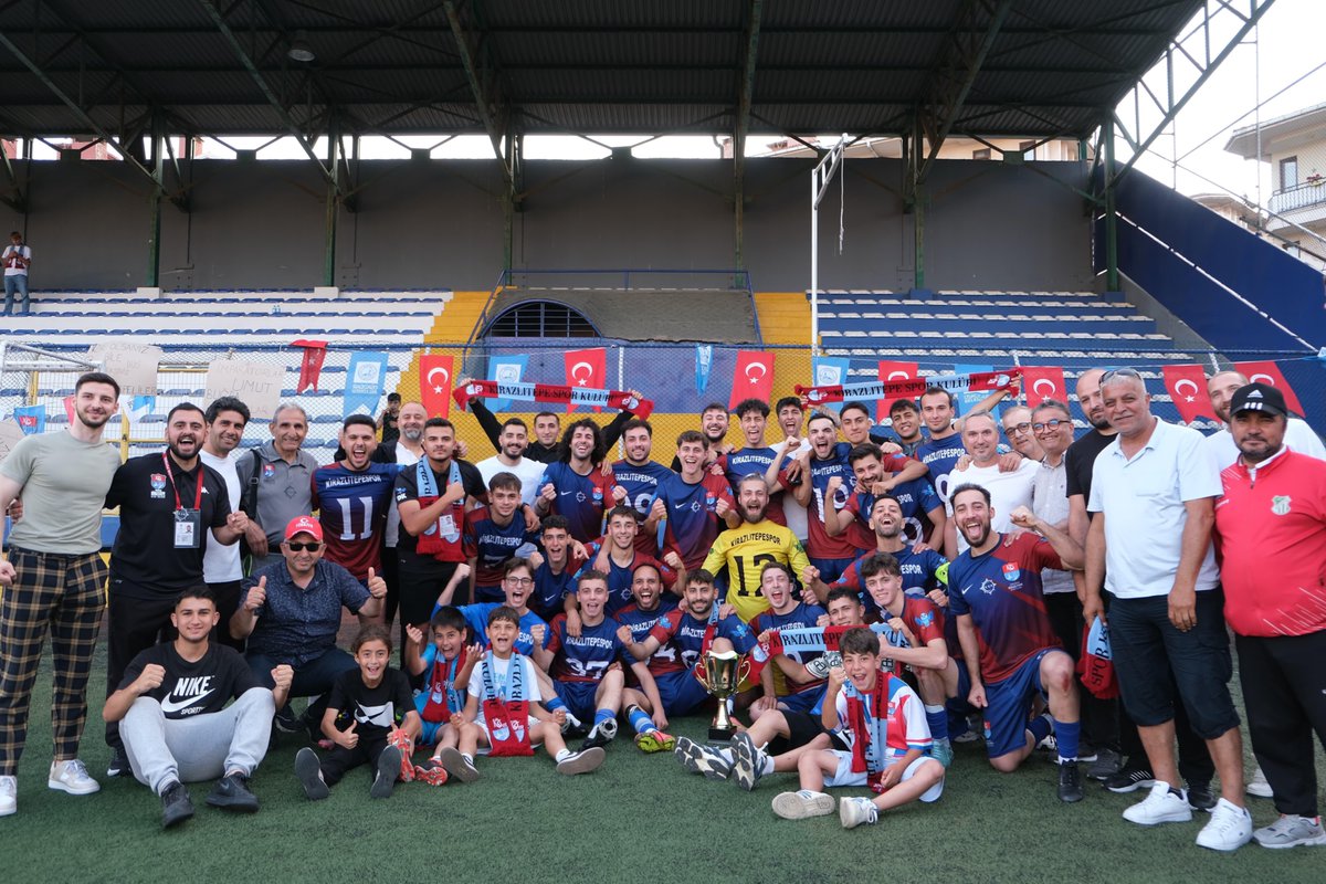 Şampiyon Kirazlıtepe Spor Kulübü! 💙❤️

Üsküdar'ımızın gururu Kirazlıtepe Spor Kulübü, sezonu şampiyon tamamlayarak 1. Amatör Lig'e yükseldi! 🏆

Bu başarıda emeği geçen tüm futbolcuları, teknik ekibi ve kulüp yöneticilerini yürekten kutluyorum.

28 golle gol kralı olan Raşit