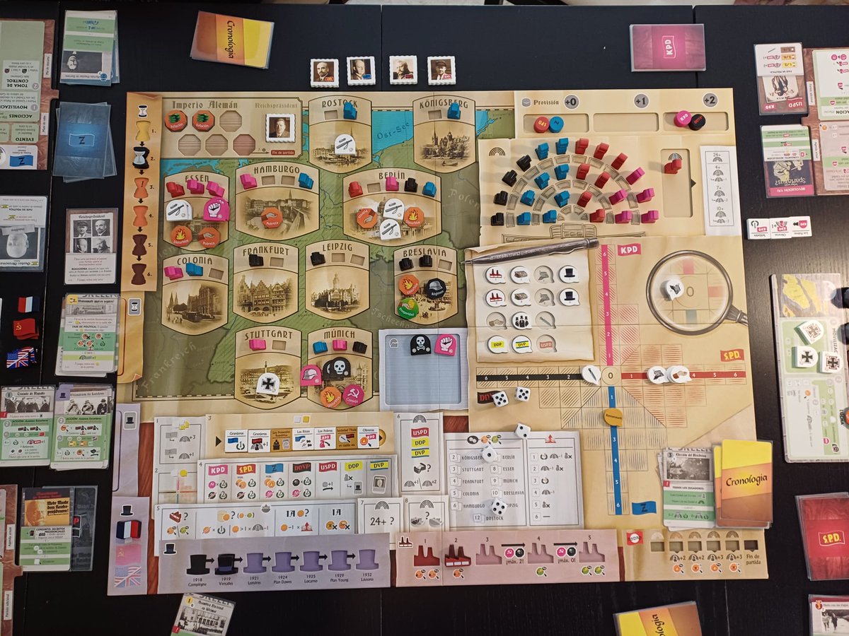 Primera partida al República de Weimar. Desgraciadamente mis comunistas perdieron las calles por la represión policial del Zentrum, mientras el DNVP campaba a sus anchas y se hacía con la victoria. Mucho por descubrir en este gran juego.