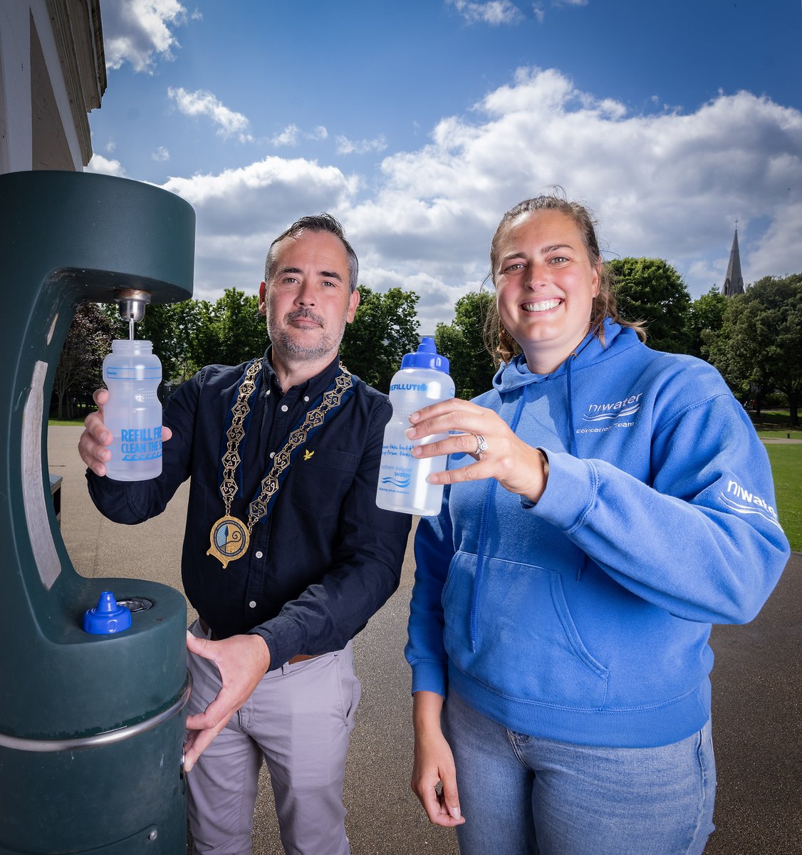 niwnews's tweet image. 🎶 Musicians from the Ulster Fleadh are kicking off #WorldRefillDay on a high note with NI Water’s #JoinTheRefillution campaign!

By pledging to refill from the tap, they’re helping beat plastic pollution and protect our planet. 🌍

💬 Find out more⬇️
niwater.com/about-us/news/…